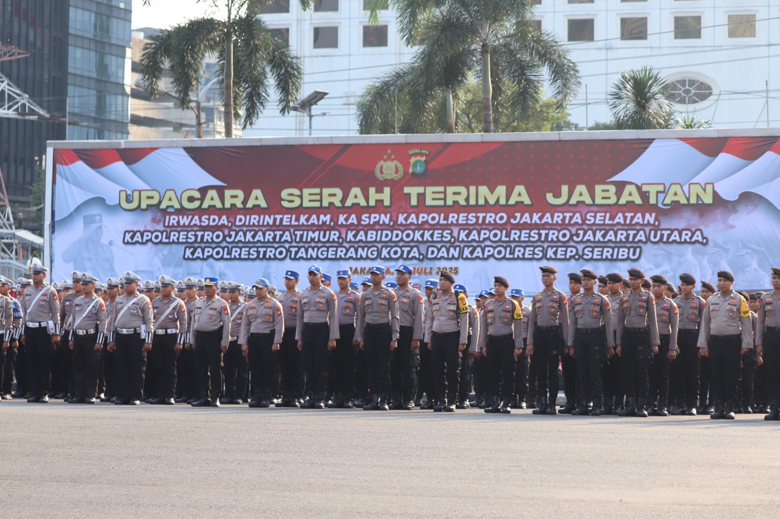 Kapolda Metro Jaya Pimpin Sertijab Pejabat Utama dan Kapolres Jajaran