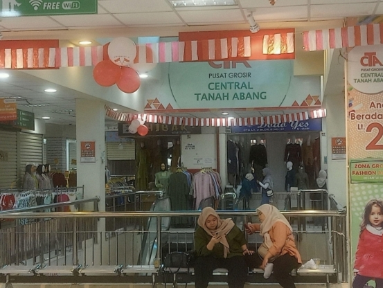 Pasar Tanah Abang Siang Hari: Tetap Ramai dengan Suasana Nyaman di Blok Ber-AC