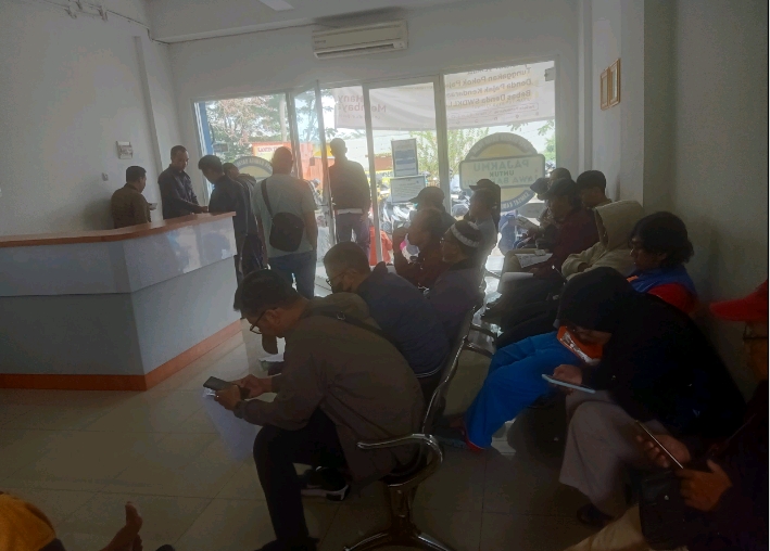 Tingginya Antusiasme Warga Bayar Pajak di Samsat Cikarang Tambun Selatan